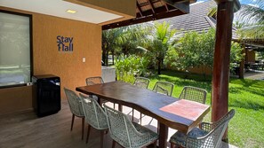 Bungalow básico | Restaurante al aire libre