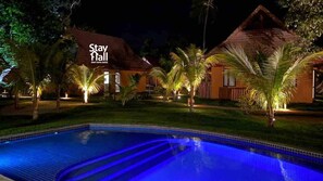 Bungalou bàsic | Piscina | Piscina coberta
