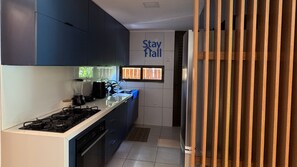 Basic Bungalow | Private kitchen | Microwave, stovetop, cookware/dishes/utensils - Ao Lado da Igrejinha-Bangalô C Piscina Priva-SH022 (Tamandaré)