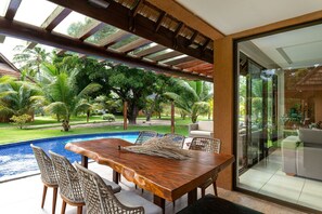 Basic Bungalow | Outdoor dining - Ao Lado da Igrejinha-Bangalô C Piscina Priva-SH022 (Tamandaré)