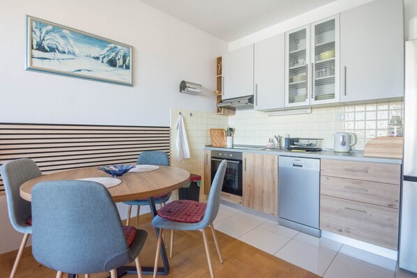 Kühlschrank, Ofen, Herdplatte, Geschirrspüler