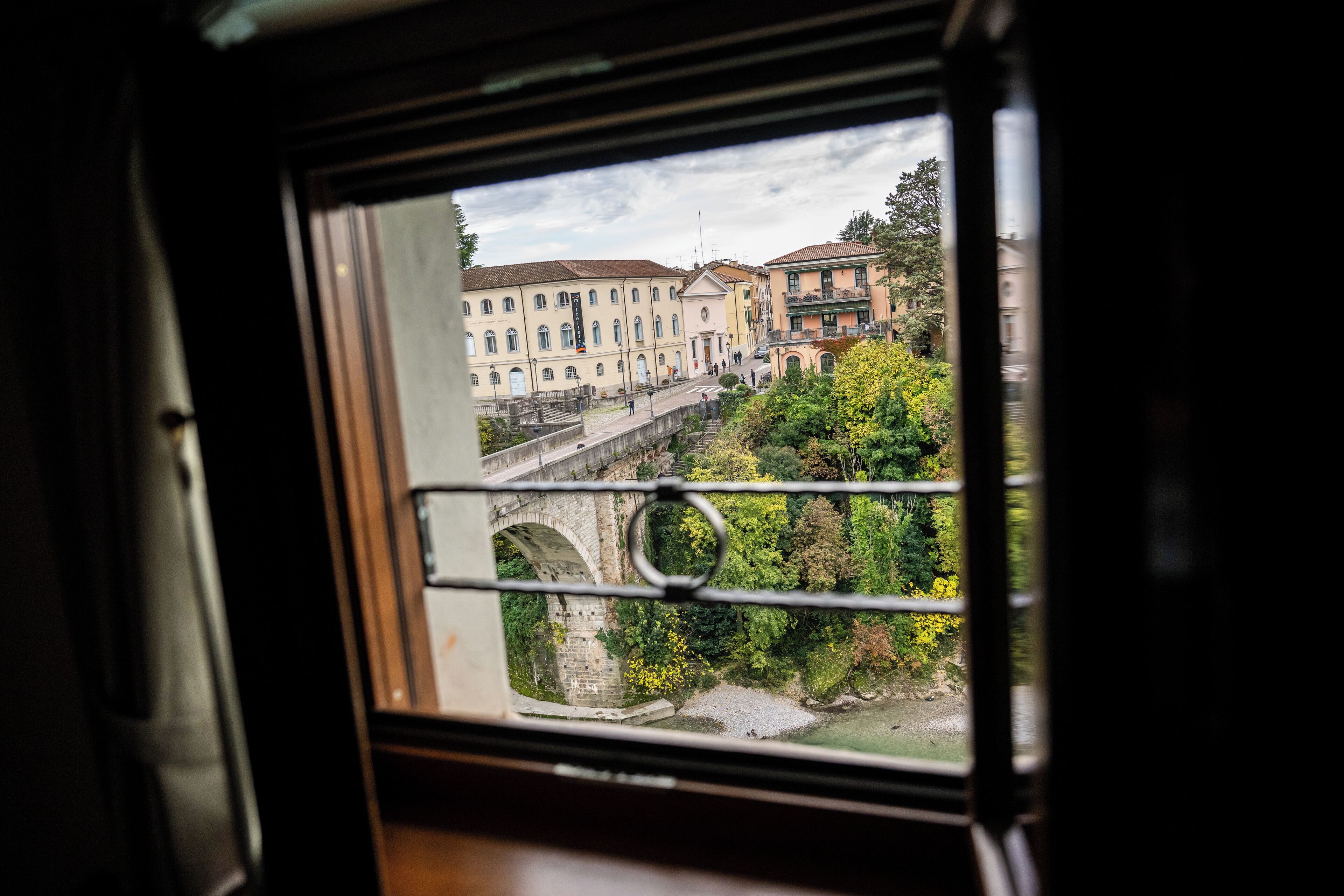 Deluxe Room, River View | In-room safe, individually decorated, individually furnished