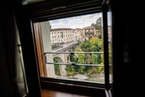 Chambre Deluxe, vue fleuve | Coffres-forts dans les chambres, décoration personnalisée