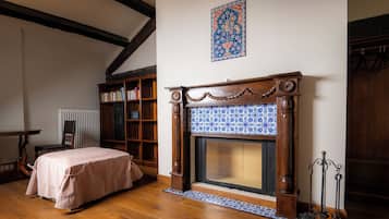 Superior Room, City View | 1 bedroom, in-room safe, individually decorated, individually furnished