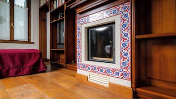 Deluxe Room, River View | 1 bedroom, in-room safe, individually decorated, individually furnished