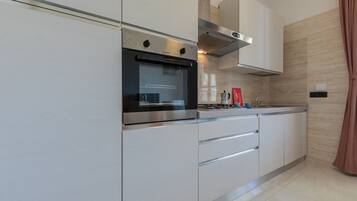 Frigorifero, microonde, forno, lavastoviglie