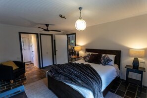 Superior-hytte - 1 queensize-seng - balkon - udsigt til have | 1 soveværelse, egyptiske bomuldslagner, premium-sengetøj, dundyner