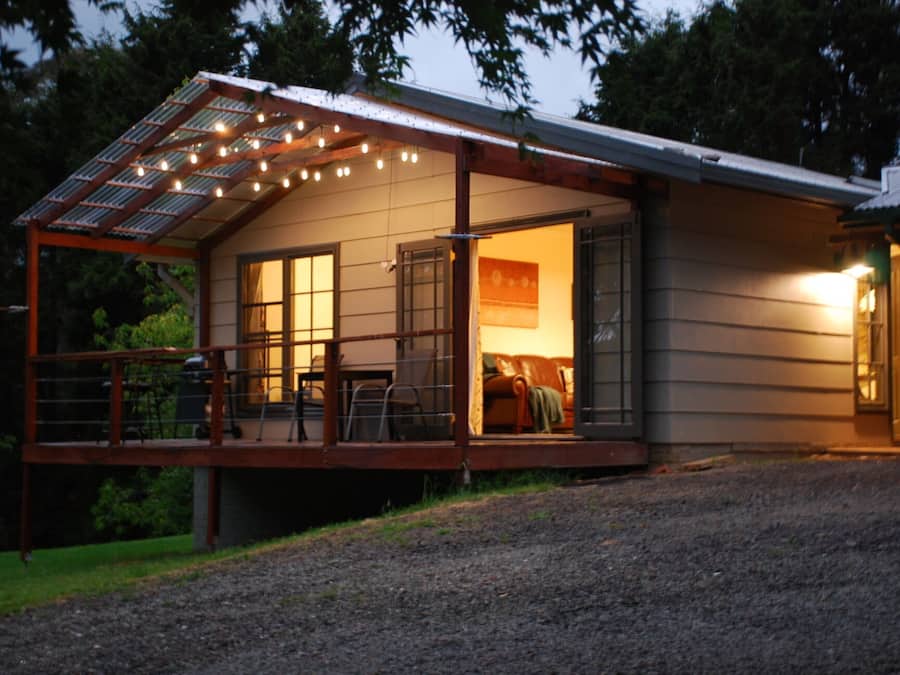 Superior-Ferienhütte, 1 Queen-Bett, Balkon, Gartenblick | 1 Schlafzimmer, Bettwäsche aus ägyptischer Baumwolle