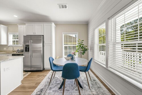 Stylish & Cozy New Bungalow - 10min to Midtown!