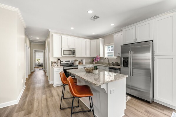 Private kitchen - Stylish & Cozy New Bungalow - 10min to Midtown! (Atlanta)