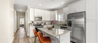 Stylish & Cozy New Bungalow - 10min to Midtown!