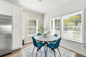 Dining - Stylish & Cozy New Bungalow - 10min to Midtown! (Atlanta)