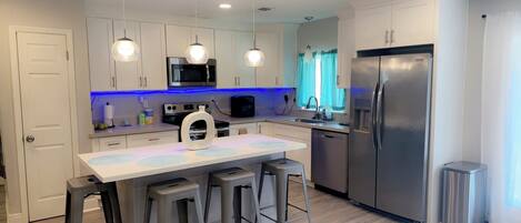 電子レンジ、オーブン、コンロ、食器洗い機