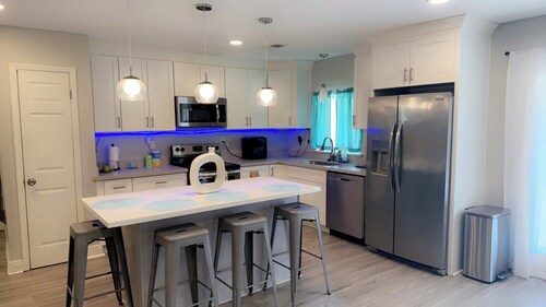 Spacious Home Near Downtown Ocean Springs with Luxe Amenities