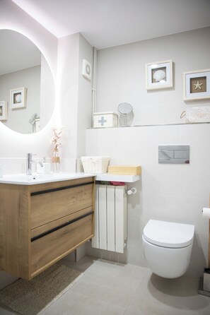 Dusche, Handtücher, Seife, Toilettenpapier