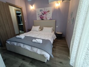 Comfort apartman, erkély | 2 hálószoba, sötétítőfüggöny, hangszigetelés és vasaló/vasalódeszka