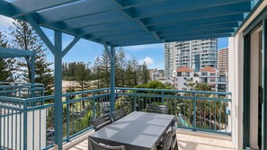 Property grounds - Calypso Plaza 407 - Coolangatta Beachfront - Min. 3 Night Stays! (Coolangatta)