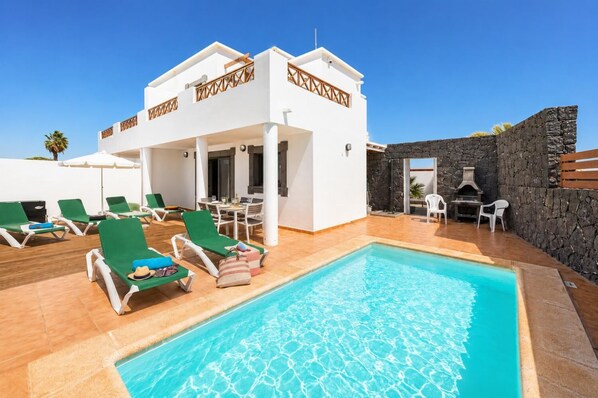 A heated pool - Villa Verol - Three Bedroom Villa, Sleeps 7 (Playa Blanca)