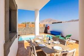 Outdoor dining - Villa Verol - Three Bedroom Villa, Sleeps 7 (Playa Blanca)