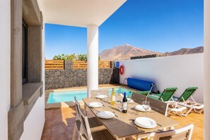 Outdoor dining - Villa Verol - Three Bedroom Villa, Sleeps 7 (Playa Blanca)
