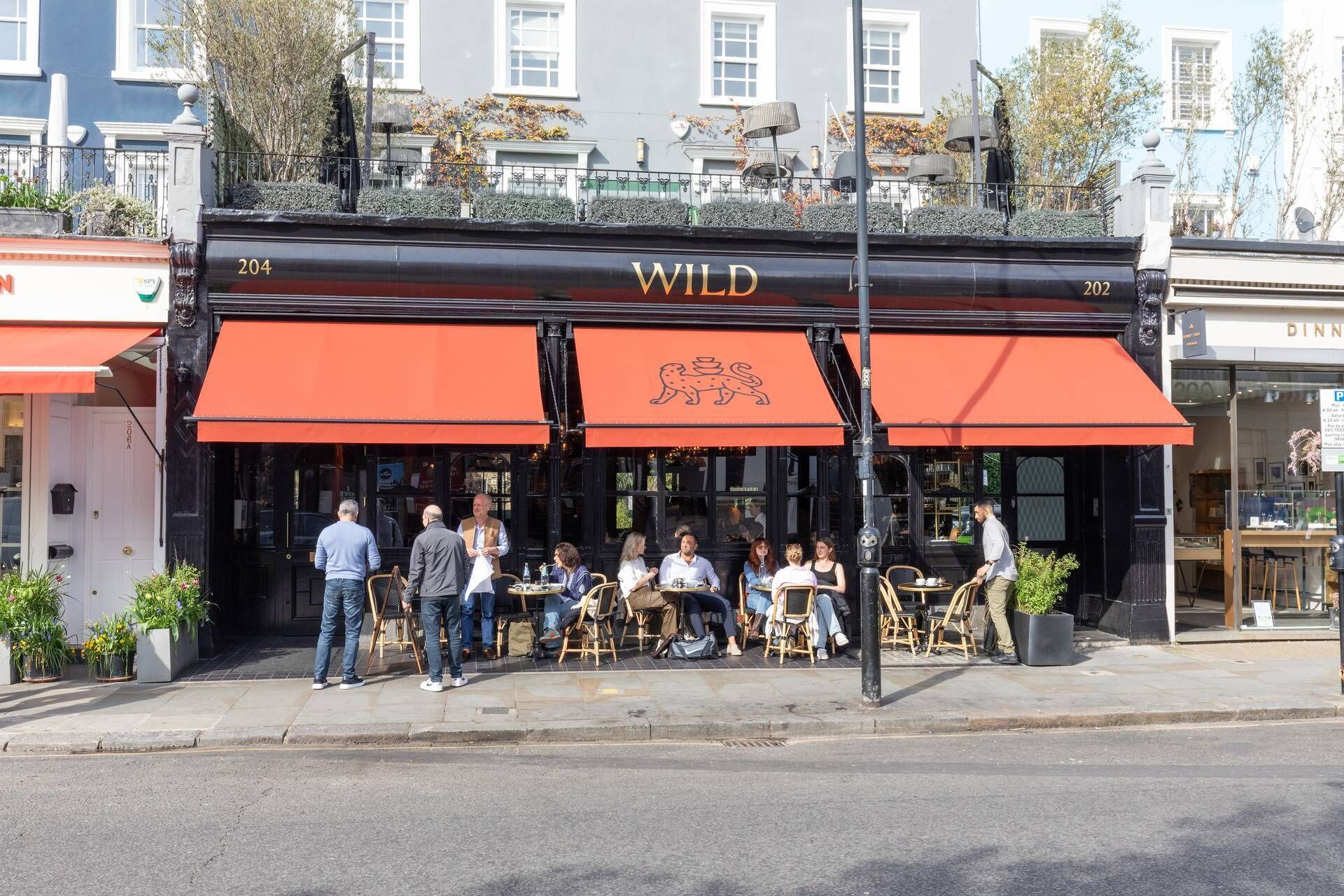 تناول الطعام بالخارج