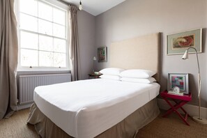 2 室のベッドルーム、アイロン / アイロン台、WiFi (無料)、ベッドシーツ