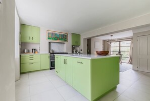 冷蔵庫、食器洗い機、トースター