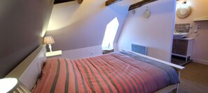 3 bedrooms, iron/ironing board, WiFi