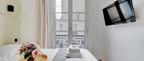 Apartment 3 (GW-33-CREMIEUX-3)