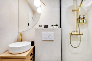 Apartamento (4) | Baño | Ducha, secador de pelo, toallas y jabón