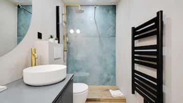 Appartement 3 (GW-33-CREMIEUX-3) | Salle de bain | Douche, sèche-cheveux, serviettes fournies, savon