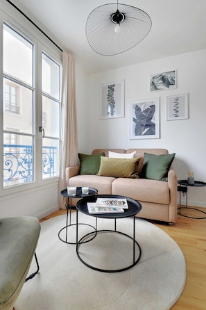 Apartment 3 (GW-33-CREMIEUX-3) | Living area