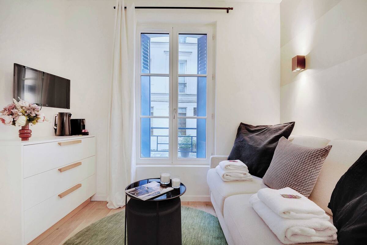 Studio RDC (GW-33-CREMIEUX-RDC) | Living area