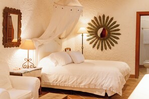 5 bedrooms, desk, iron/ironing board, free WiFi - Casas Paraiso - Casa Maraca (Antigua Guatemala)