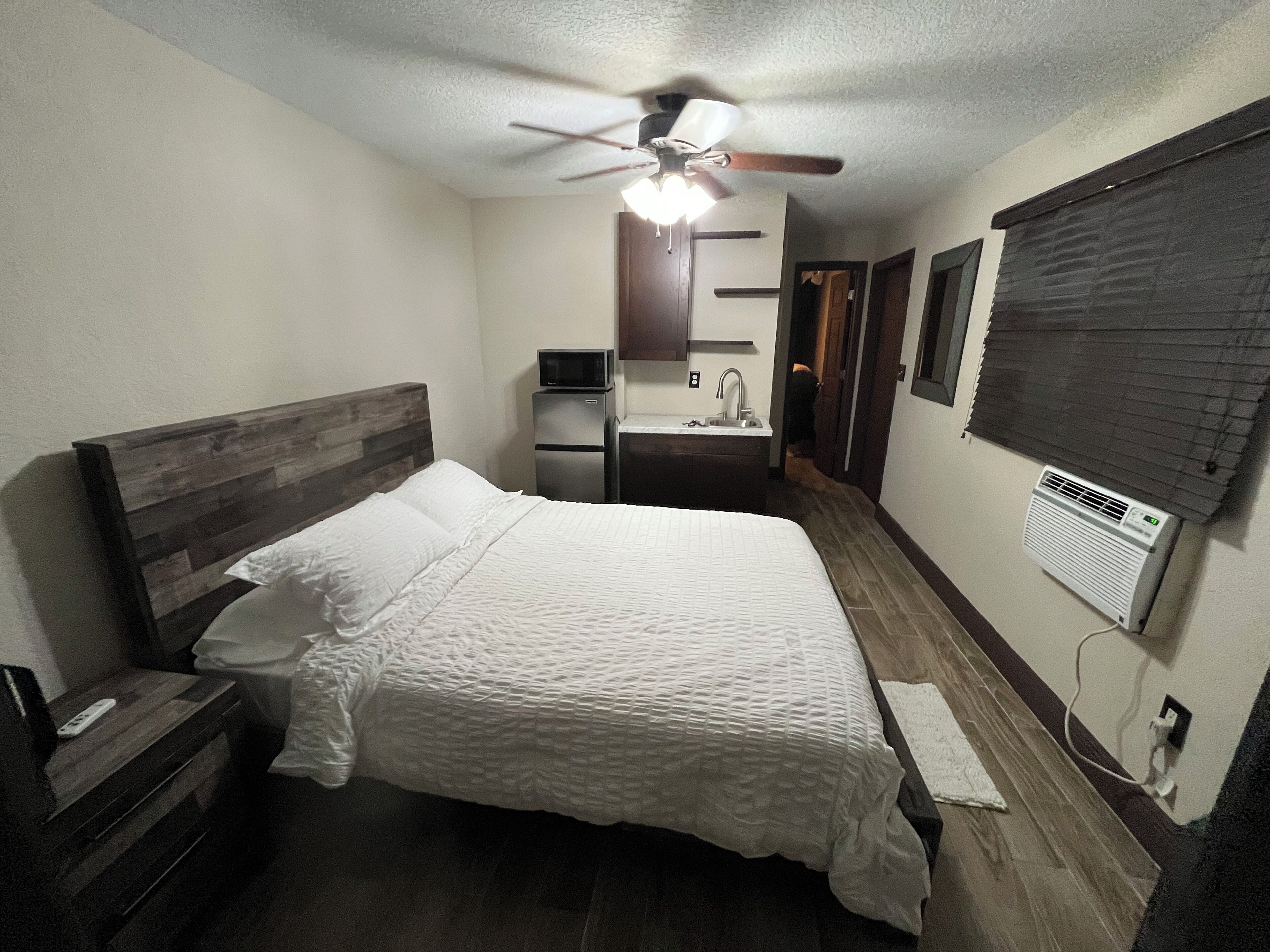 Cozy studio apartment with private entrance and patio near MIA intl. airport 