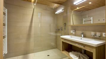 Dusche, Haartrockner, Toilettenpapier