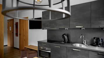 Réfrigérateur, micro-ondes, lave-vaisselle, cafetiÚre/bouilloire