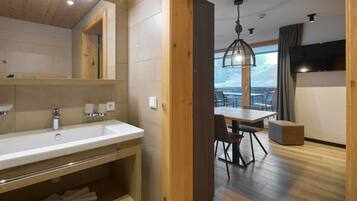 Shower, hair dryer, toilet paper