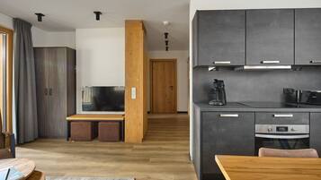 Fridge, microwave, dishwasher, coffee/tea maker