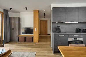 KĂŒhlschrank, Mikrowelle, GeschirrspĂŒler
