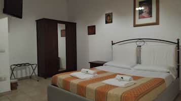 Chambre Double, vue jardin | Bureau, espace de travail pour ordinateur portable, Wi-Fi gratuit