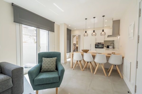 Deluxe Apartment | Living area