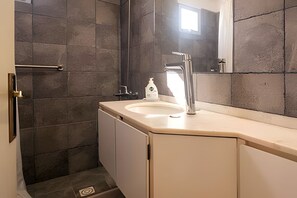 Apartment | Bathroom