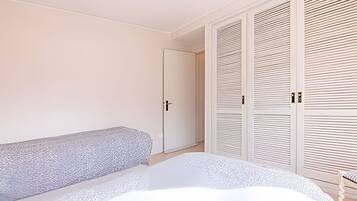 3 bedrooms, Egyptian cotton sheets, premium bedding