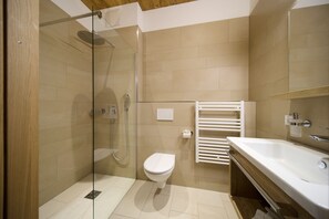Dusche, Haartrockner, Toilettenpapier