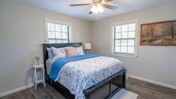 2 slaapkamers, een strijkplank/strijkijzer, wifi, beddengoed