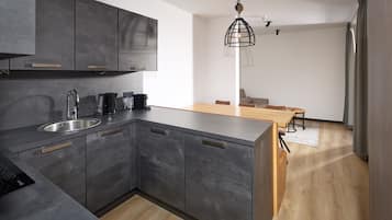 Coffee/tea maker, fridge, microwave, dishwasher