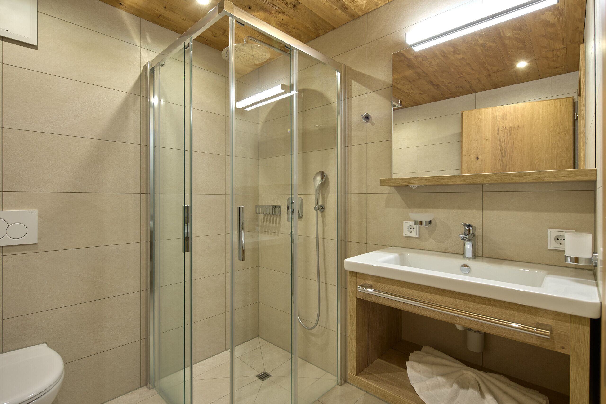 Dusche, Haartrockner, Toilettenpapier