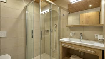 Dusche, Haartrockner, Toilettenpapier