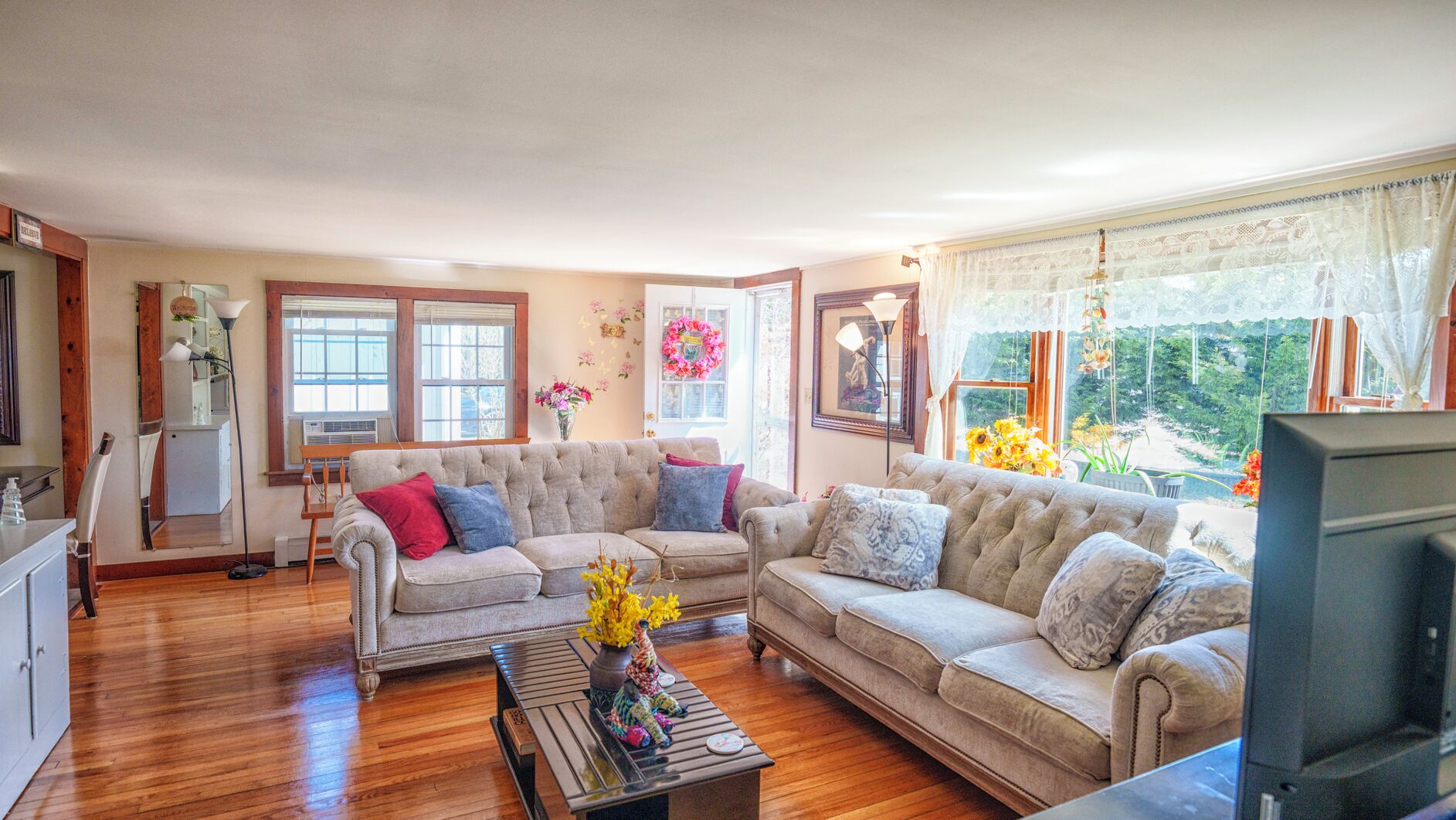 Cozy W. Harwich Home, 10 min walk from the Beach!